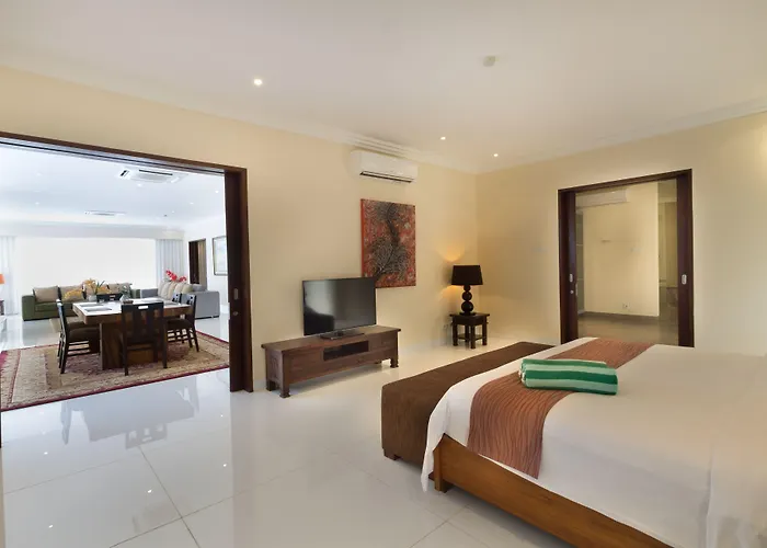 Peninsula Bay Hotel